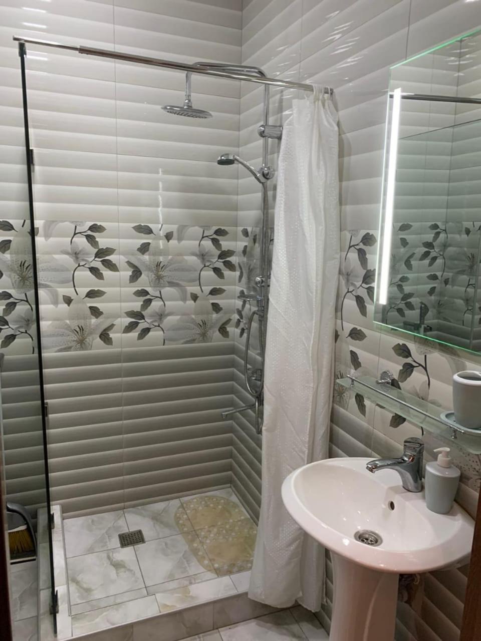 Apartment On L.Meskhishvili Turn Tbilisi Bagian luar foto