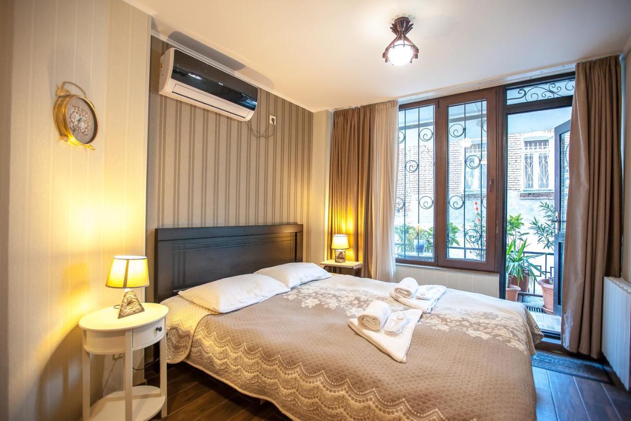 Apartment On L.Meskhishvili Turn Tbilisi Bagian luar foto